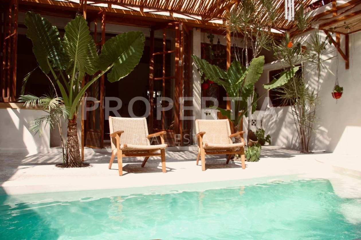 Beautiful Tropical Villa Design in Bumbak