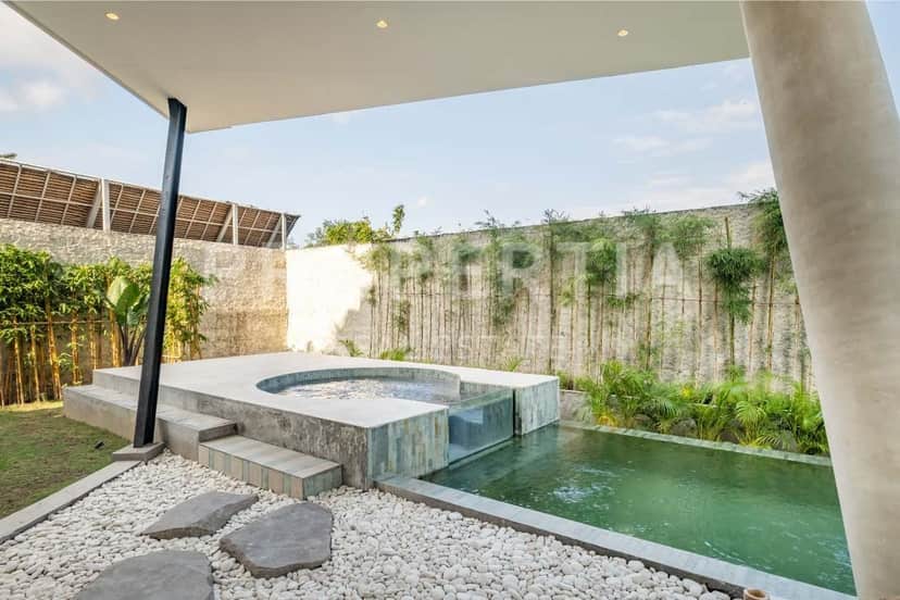 4-bedroom leasehold villa in Canggu — photo 3 of 5