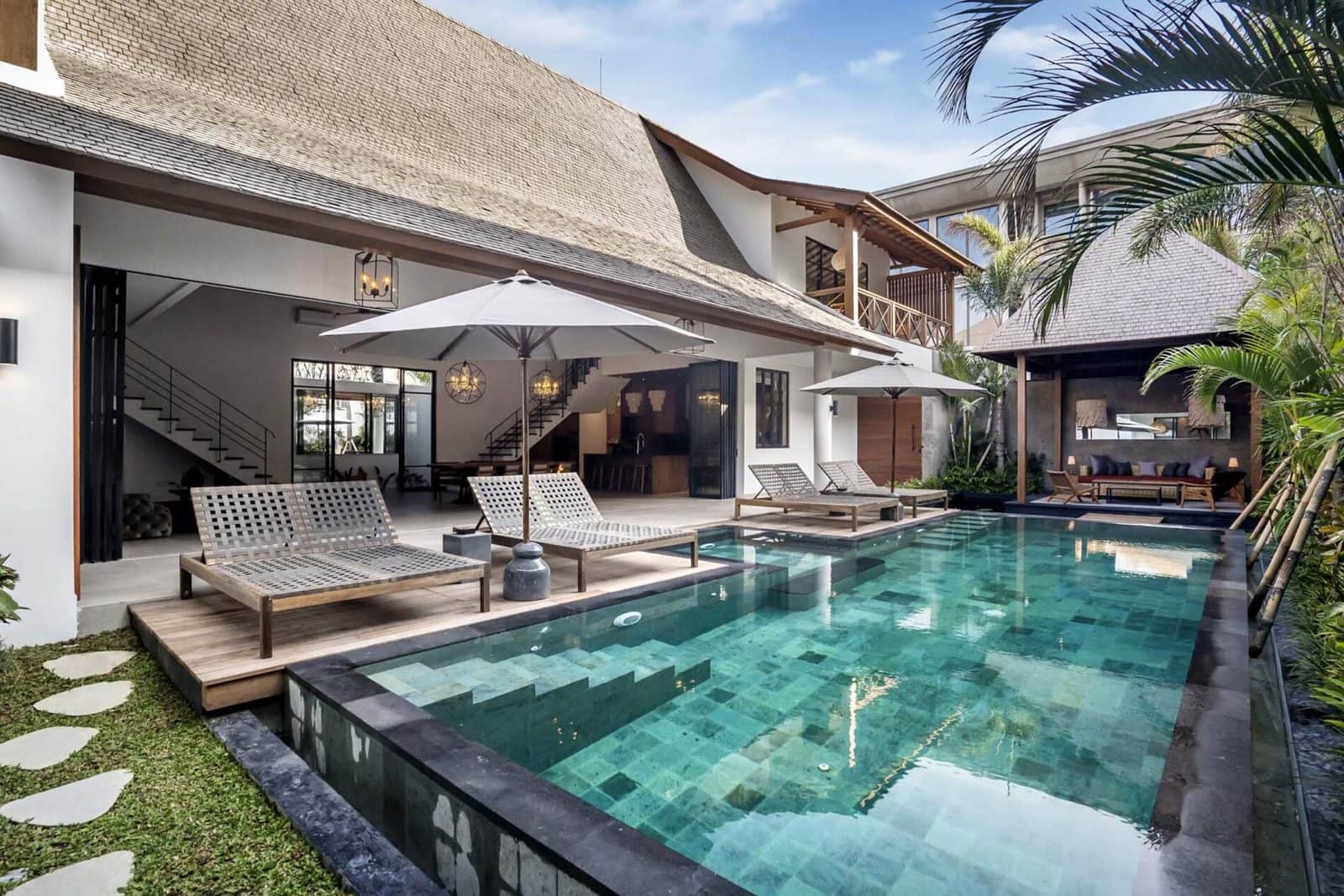 4 Bedroom Tropical Contemporary Villa Near Pererenan Beach – Leasehold
