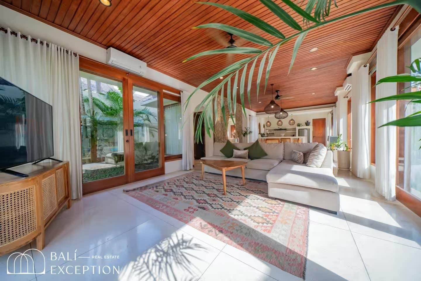 4-bedroom freehold villa in Canggu — photo 2 of 5