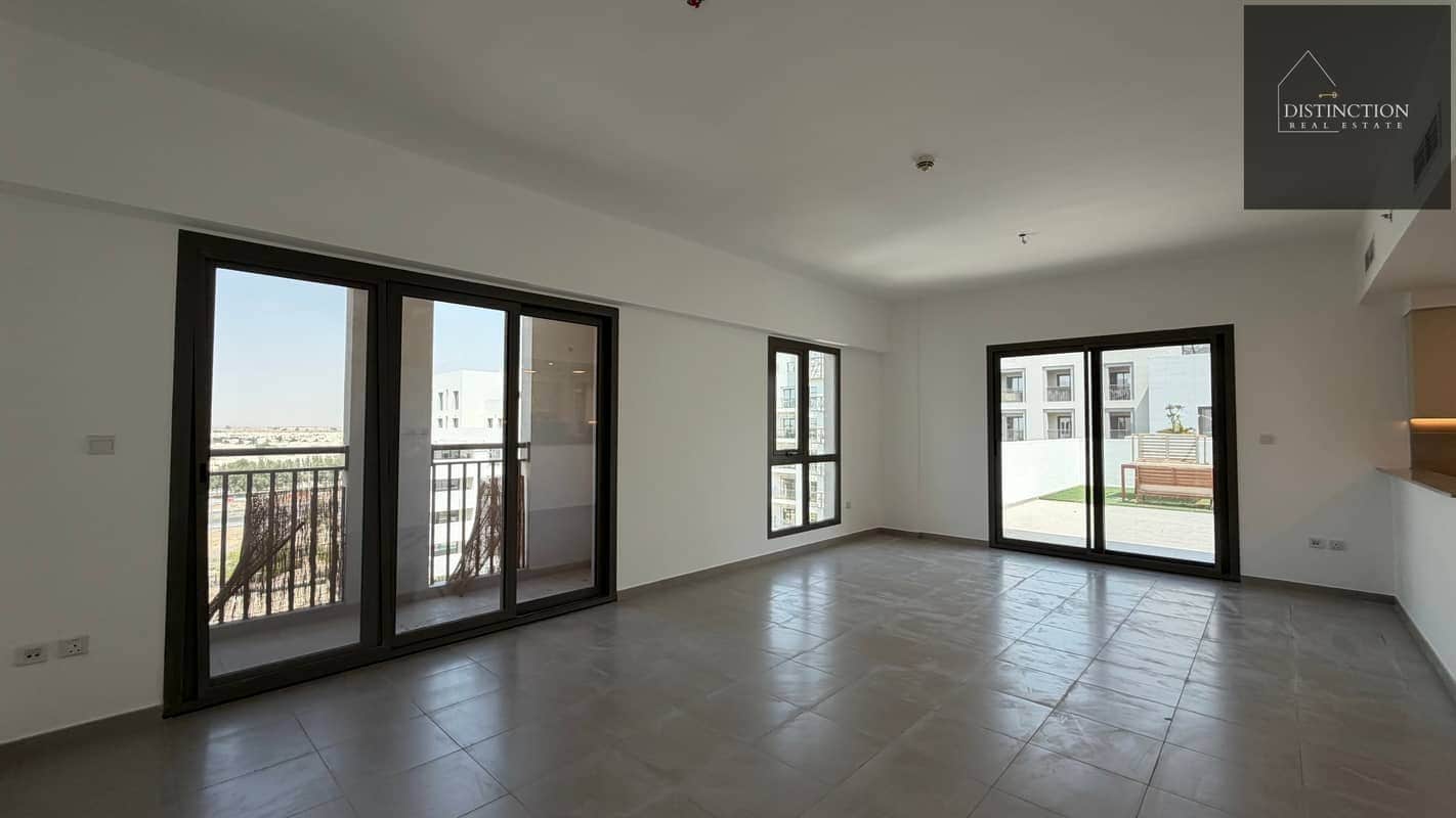 3-bedroom freehold apartment in Town Square — photo 4 of 5