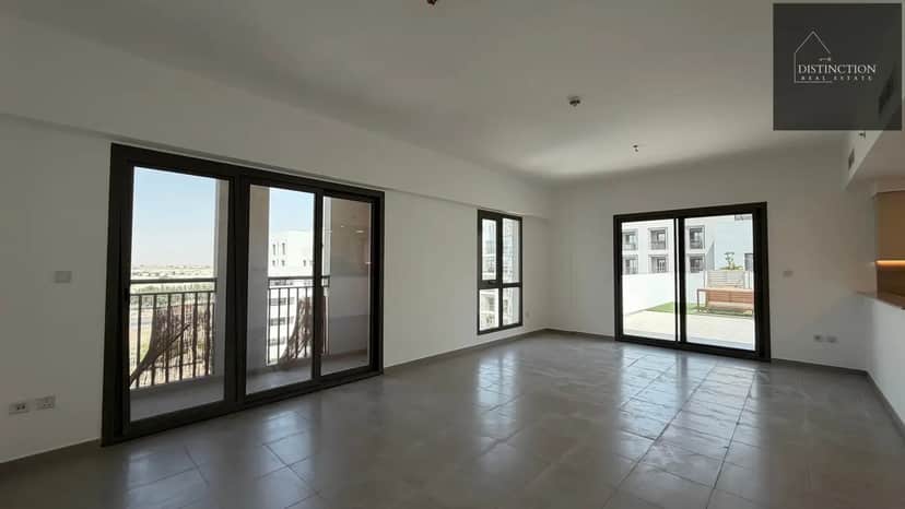 3-bedroom freehold apartment in Town Square — photo 3 of 5