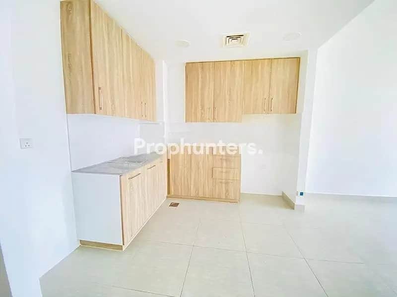 2-bedroom freehold apartment in Town Square — photo 2 of 4