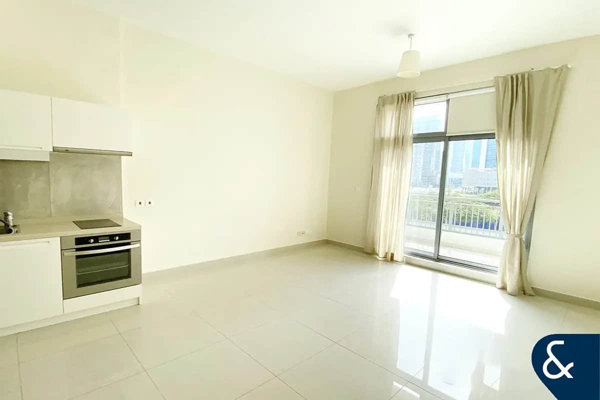 studio freehold apartment in Downtown Dubai — photo 1 of 5