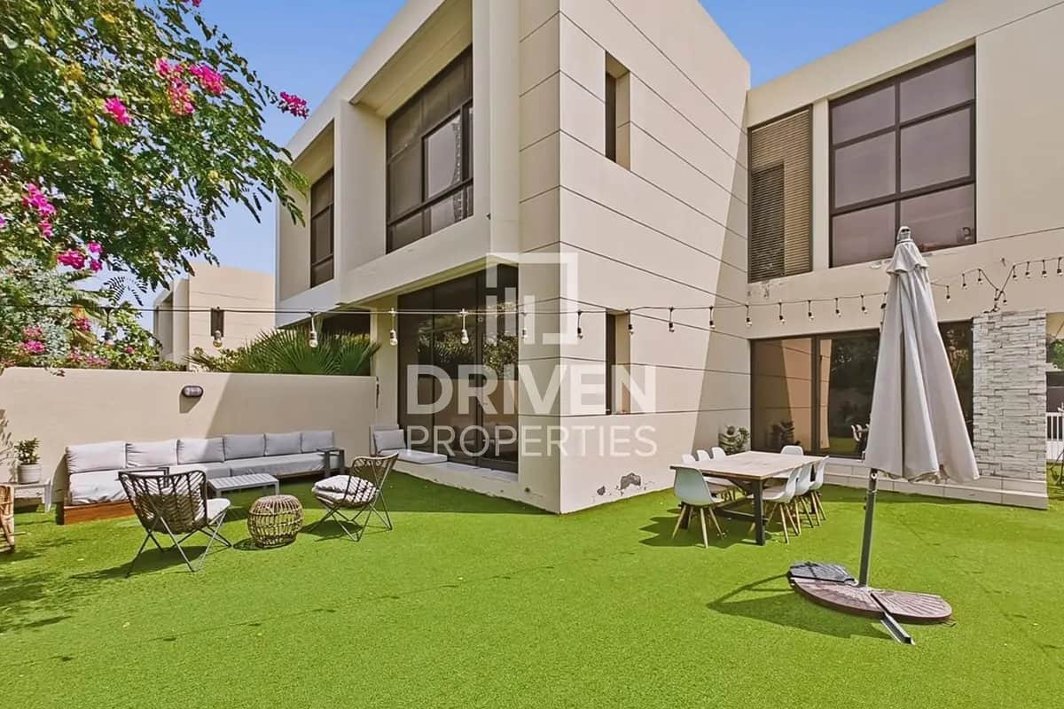 4-bedroom freehold villa in DAMAC Hills — photo 1 of 4