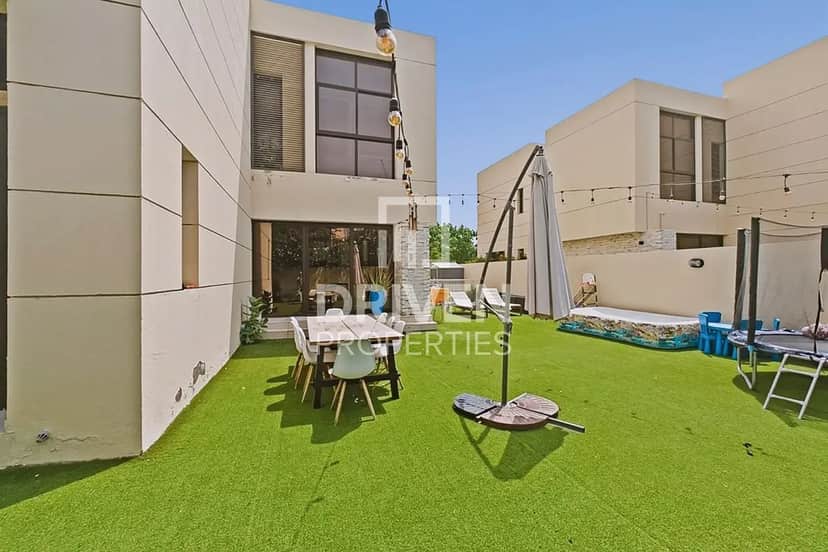 4-bedroom freehold villa in DAMAC Hills — photo 2 of 4