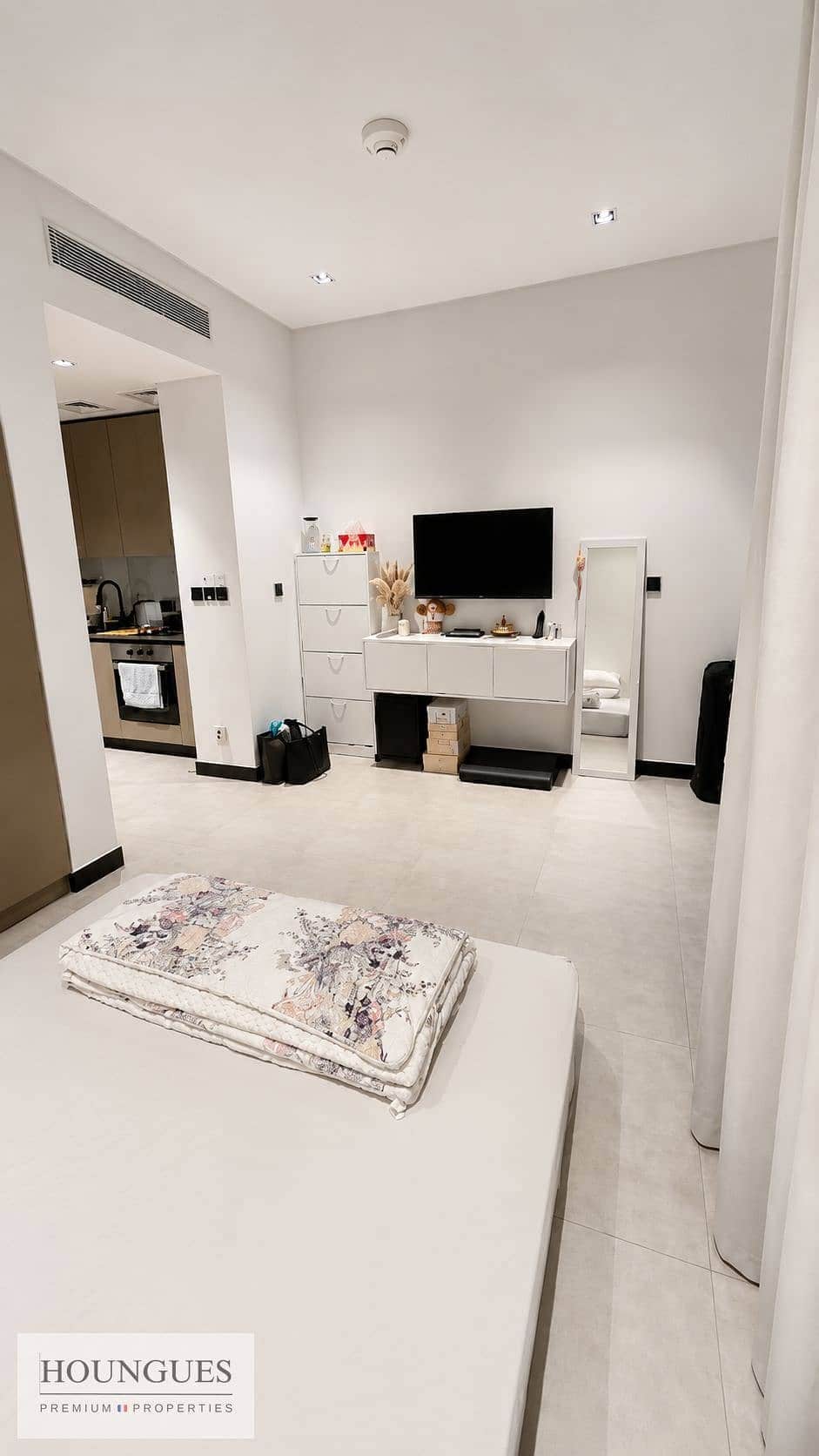 studio freehold apartment in Business Bay — photo 1 of 5