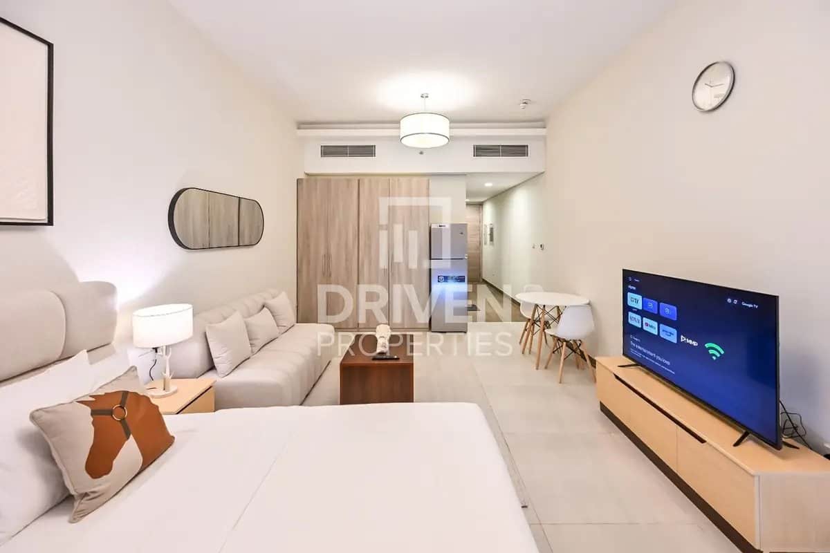 studio freehold apartment in Business Bay — photo 1 of 5