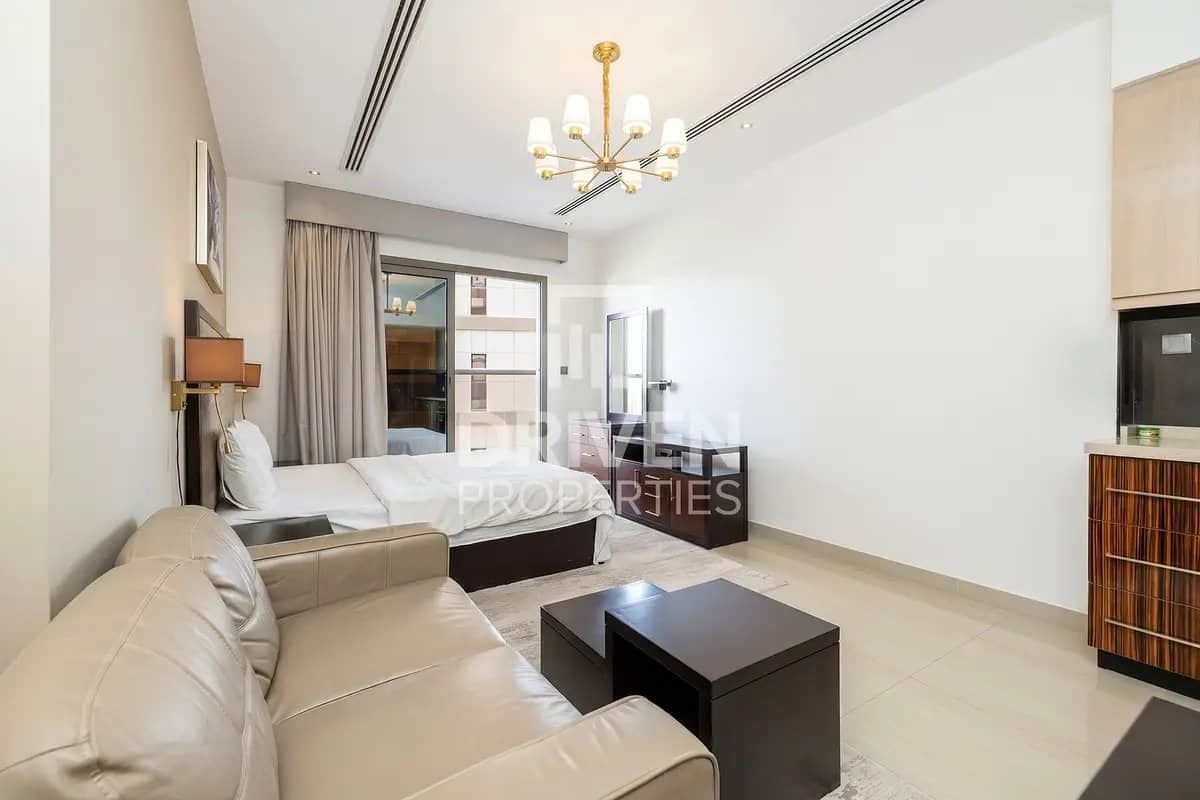 studio freehold apartment in Downtown Dubai — photo 1 of 5