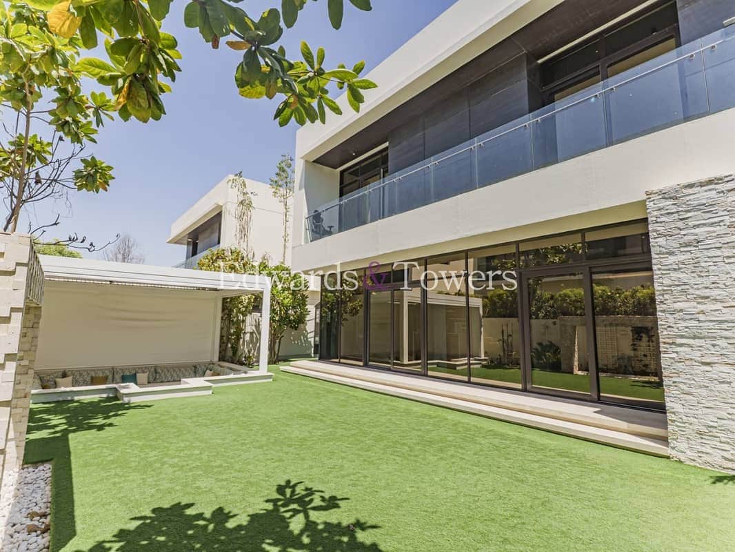 5-bedroom freehold villa in DAMAC Hills — photo 1 of 4