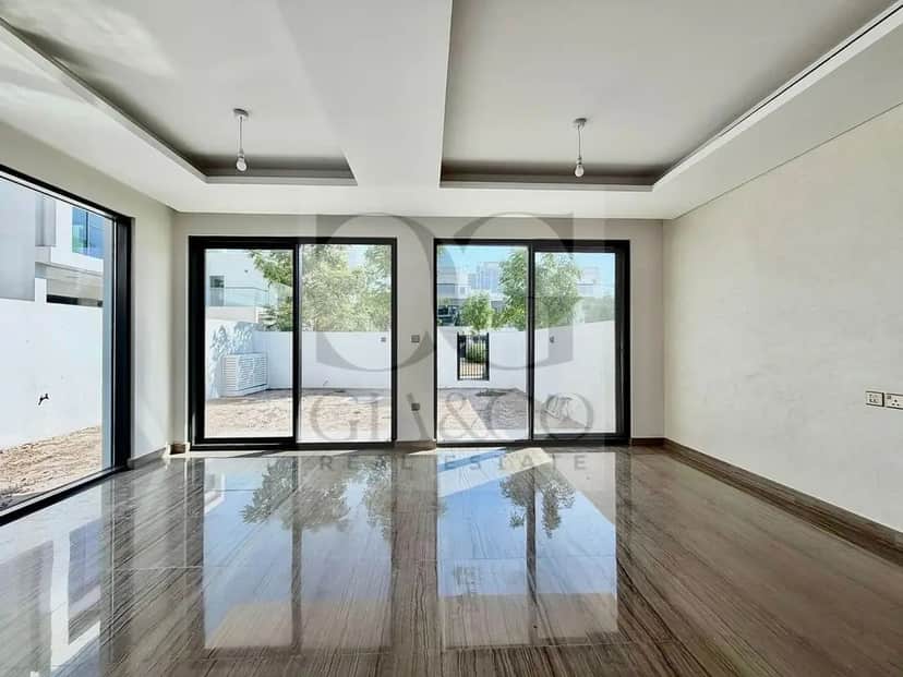 6-bedroom freehold villa in DAMAC Hills — photo 2 of 4