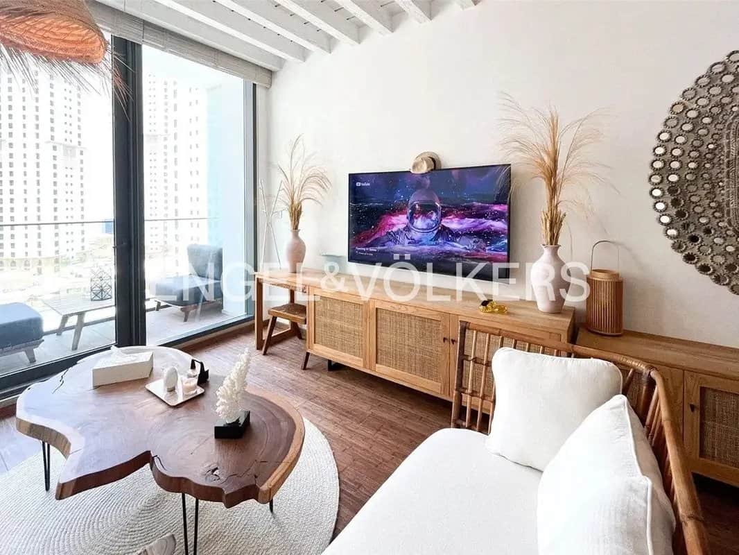 studio freehold apartment in Dubai Marina — photo 1 of 4