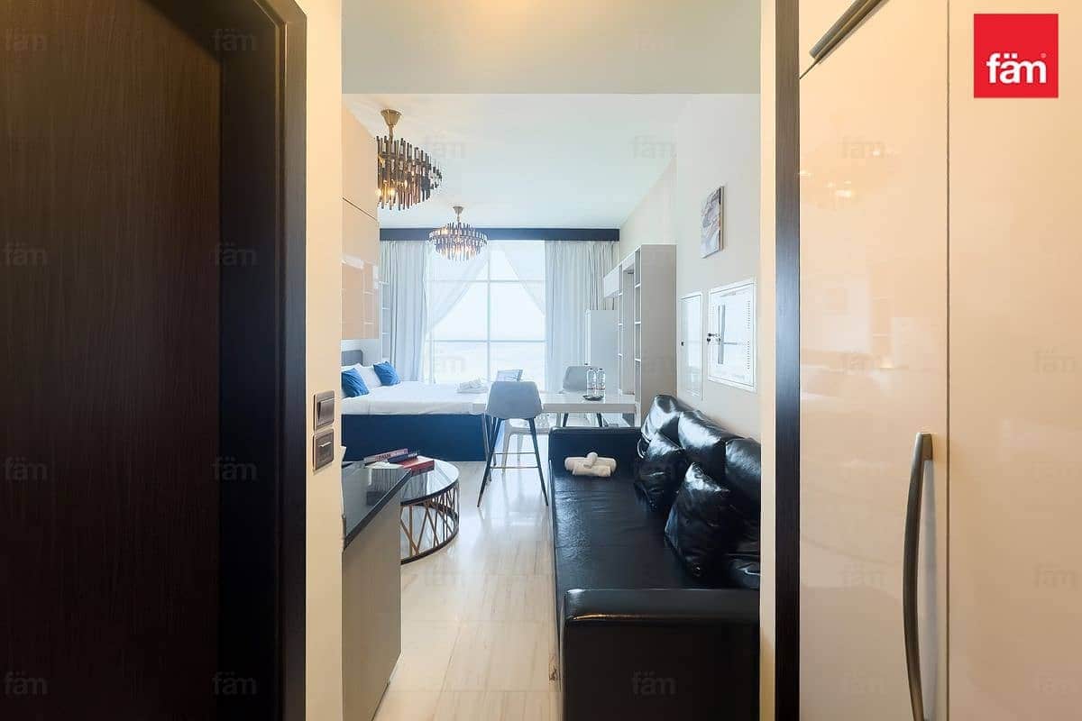 studio freehold apartment in Business Bay — photo 1 of 5