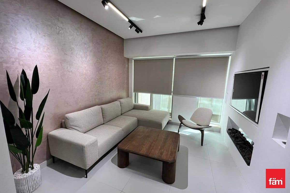 studio freehold apartment in Downtown Dubai — photo 1 of 4