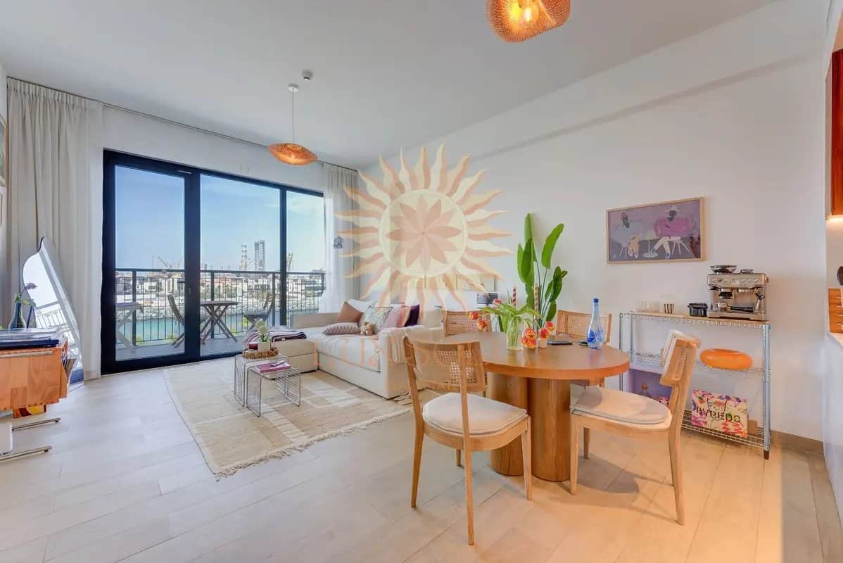 2-bedroom freehold apartment in Jumeirah — photo 1 of 4