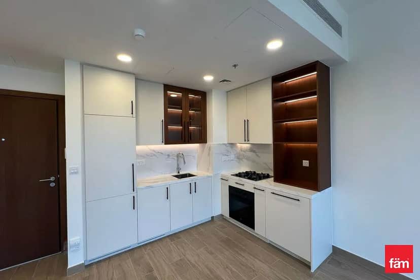 1-bedroom freehold apartment in Town Square — photo 2 of 4