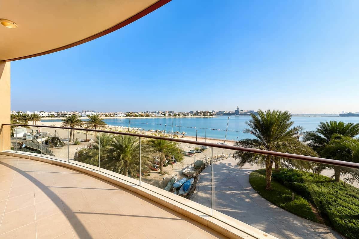 3-bedroom freehold apartment in Palm Jumeirah — photo 1 of 4
