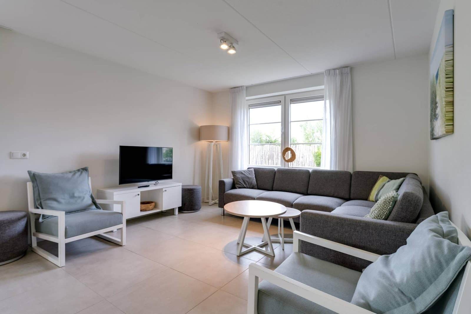 4-bedroom holiday home in Nieuwvliet — photo 4 of 5