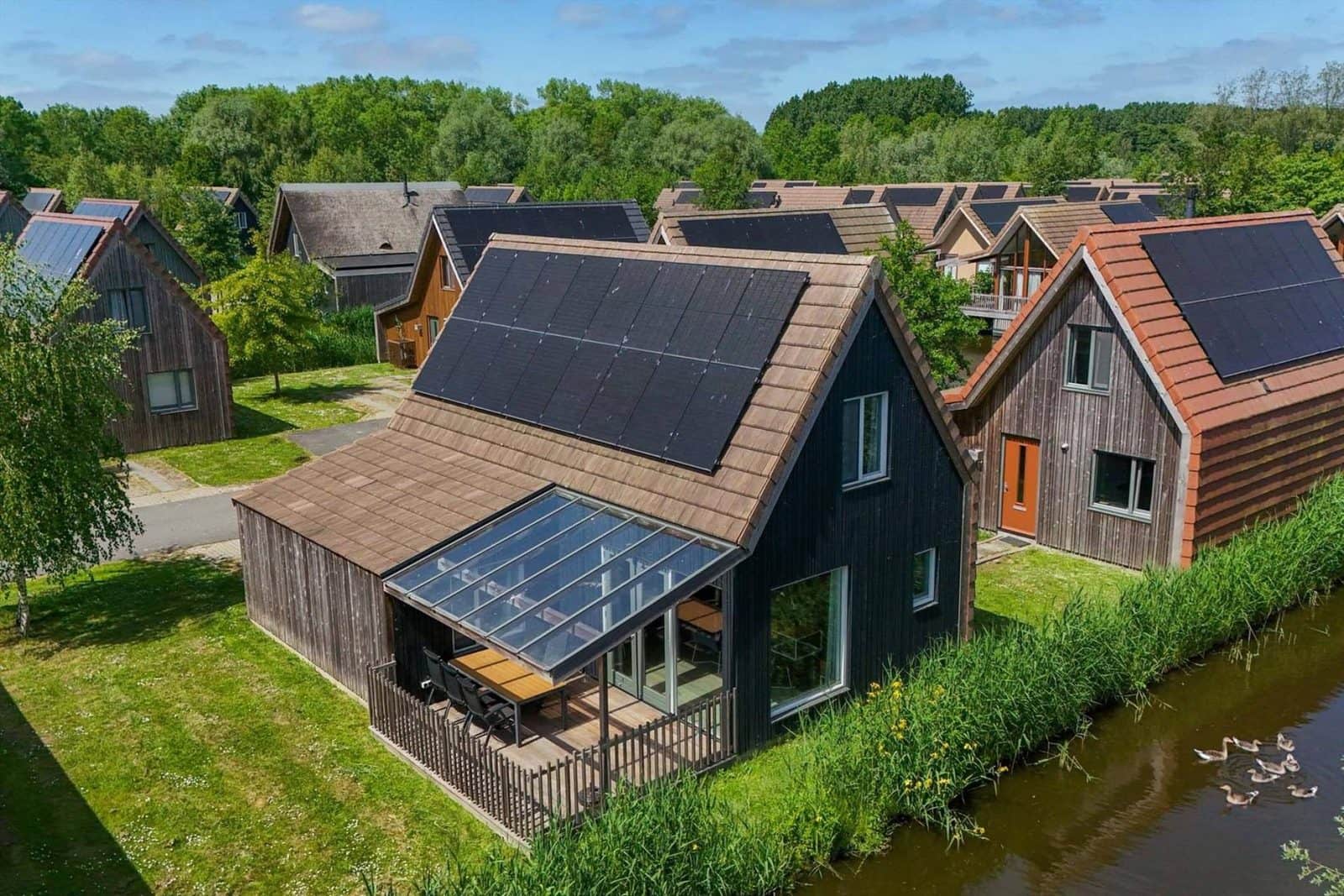 vakantiewoning met 3 slaapkamers in Reeuwijk, foto 1 van 5