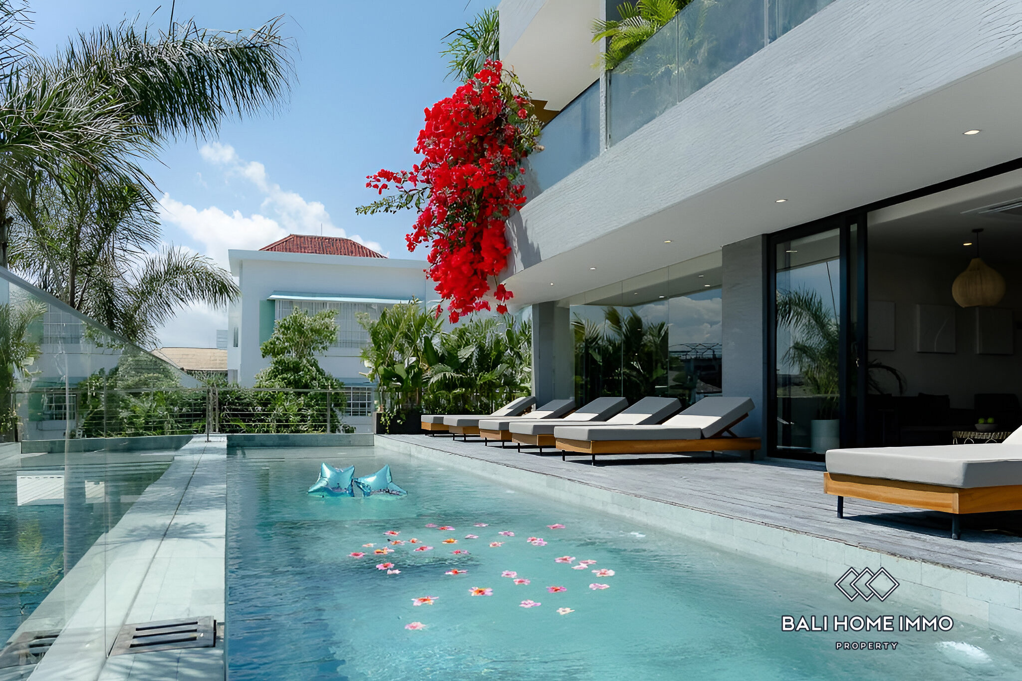 1 Bedroom Apartment with Full Facilities For Sale Near Berawa Beach - RF6903