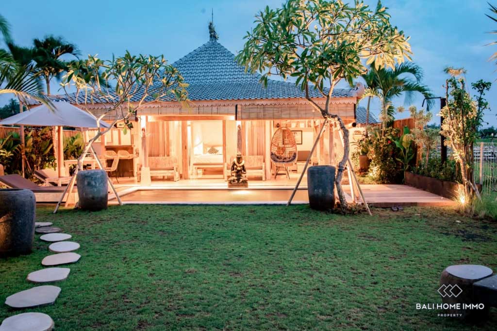 1 Bedroom Middle of Ricefield Villa For Sale Freehold in Munggu - Seseh - YA143