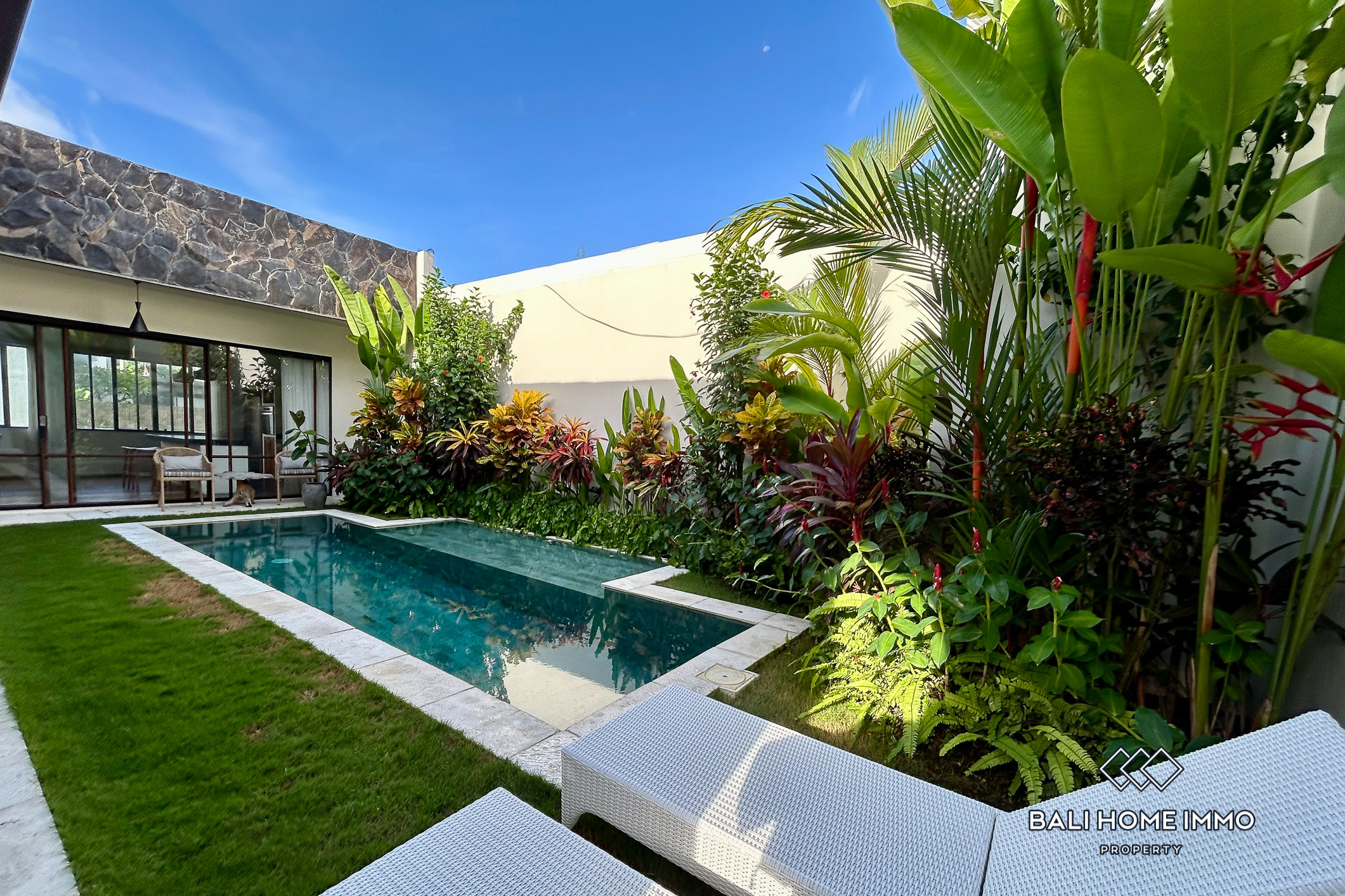 2 Bedroom Mediterranean Tropical Villa For Sale in Bumbak Umalas - RF6006D