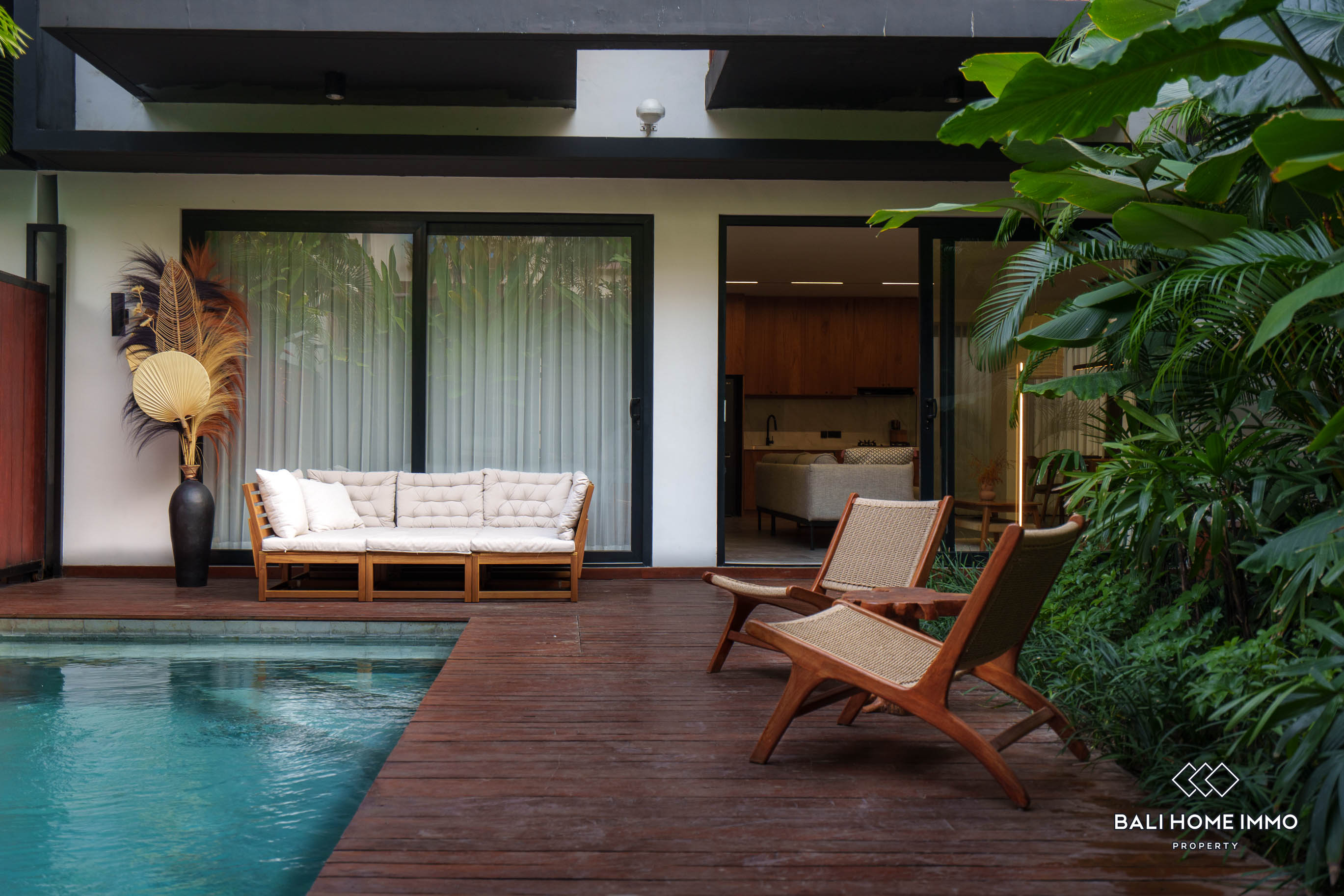 3 Bedroom Modern Villa for investment in Near Batu Bolong Beach - RF8252A