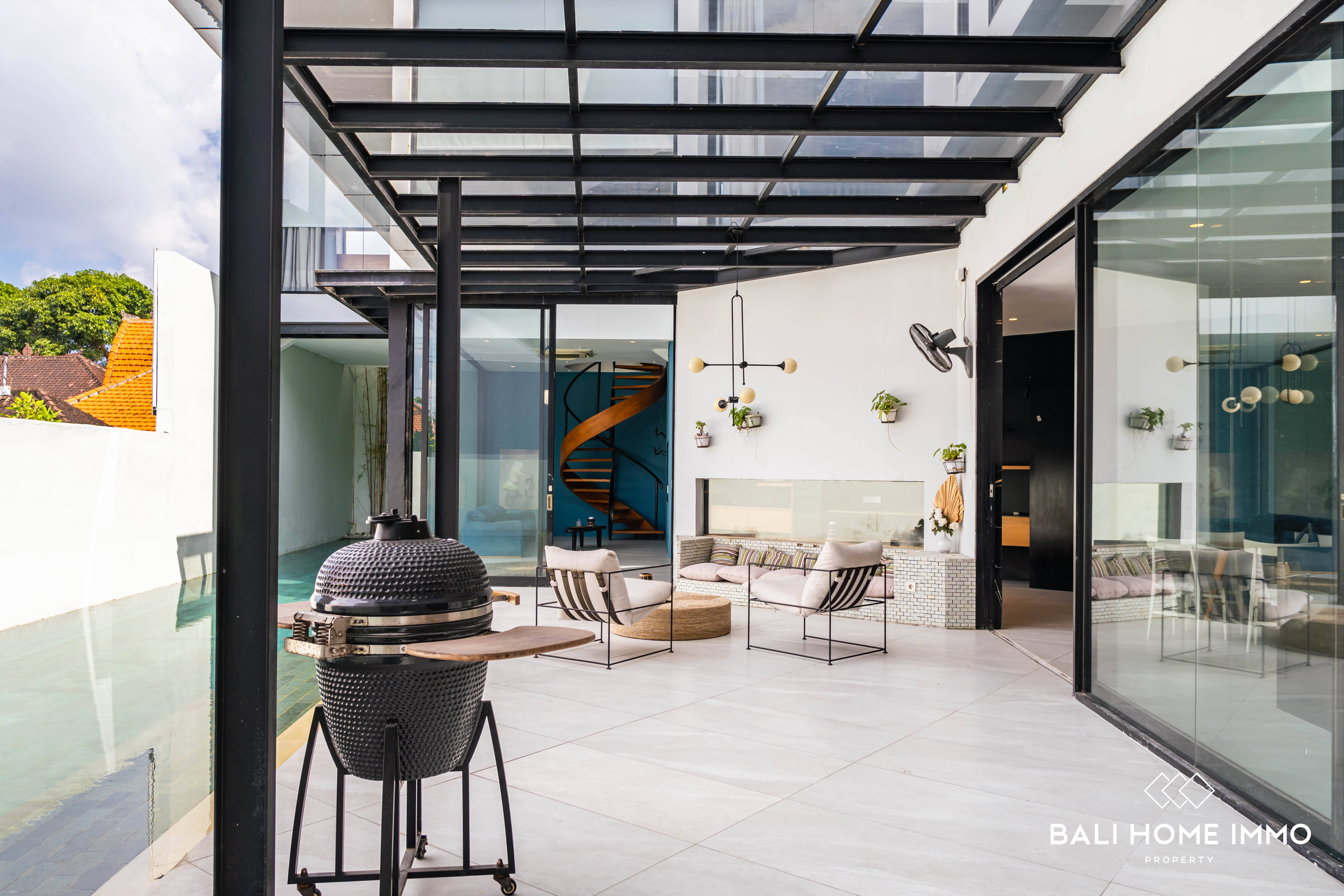 4-Bedroom Villa for Sale in the center of Batu Bolong Canggu - RF8093
