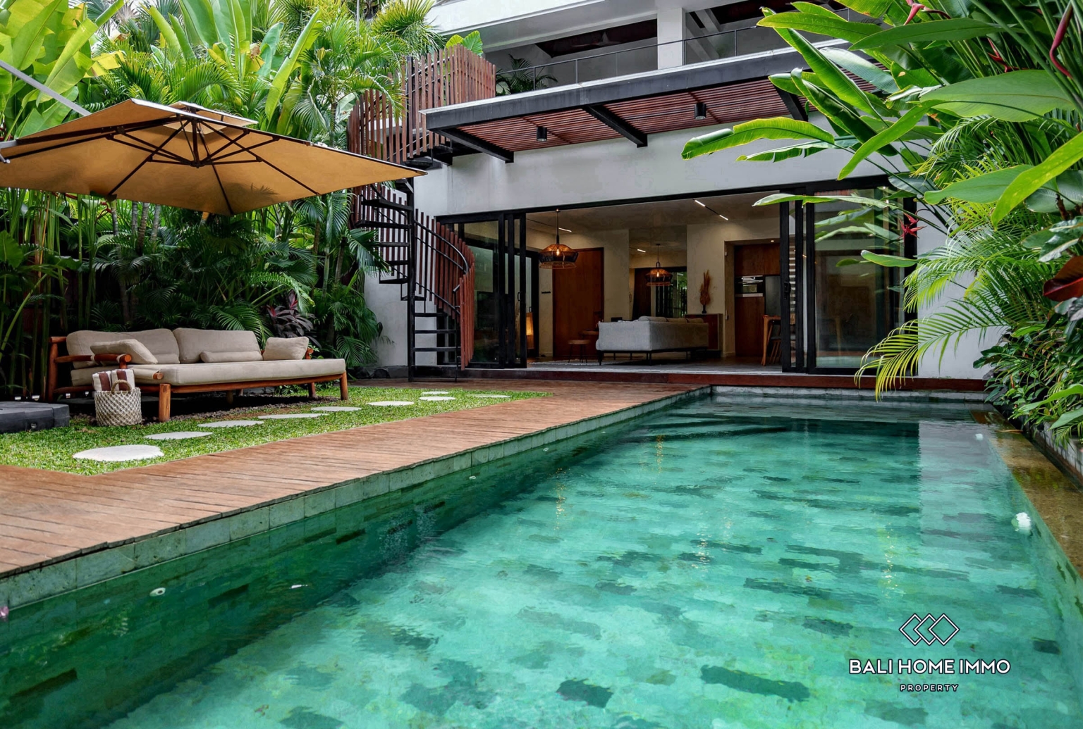 4 Bedroom Modern Villa for investment in Near Batu Bolong Beach - RF2232B