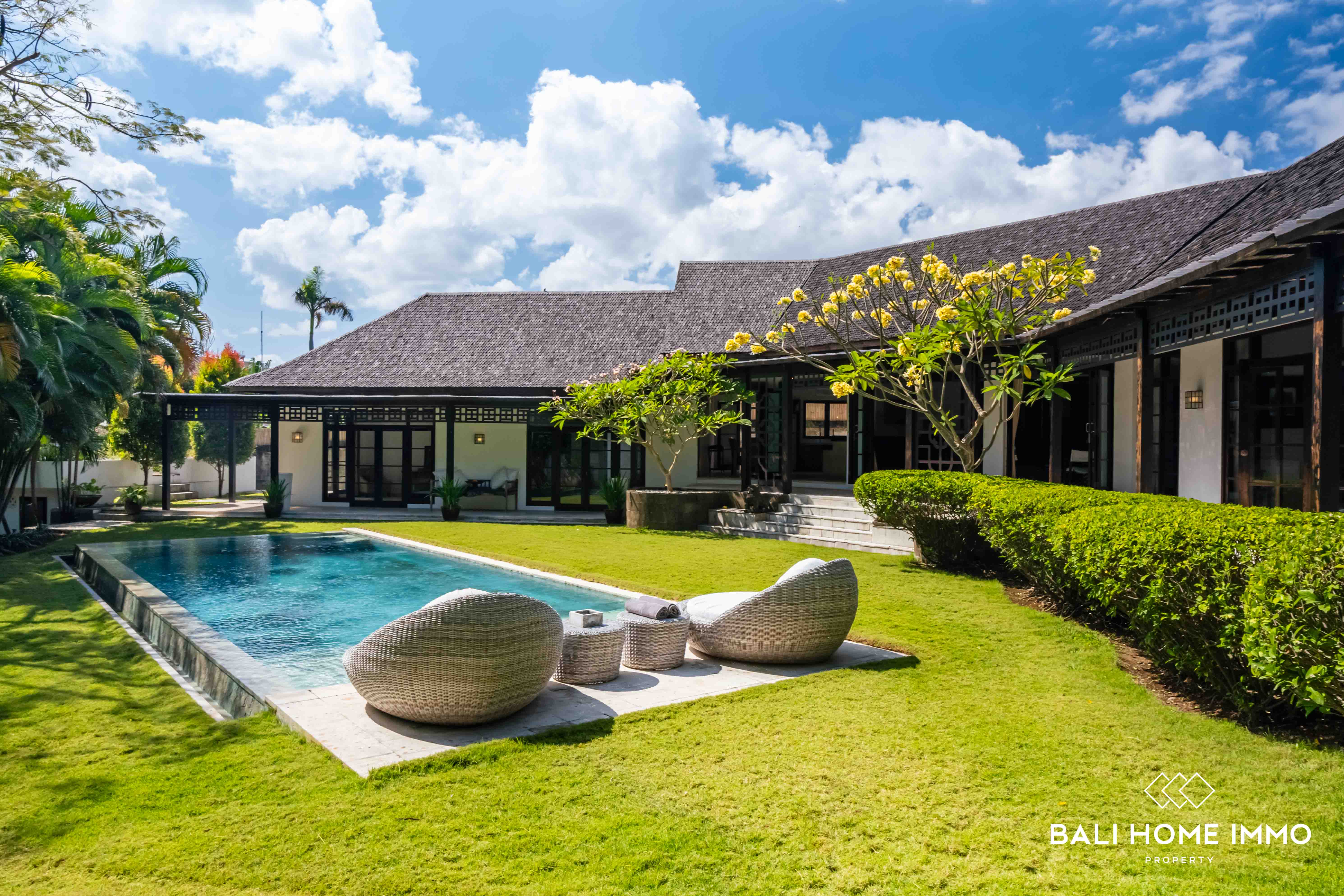 4 Bedroom Villa For Sale Near Berawa Beach - K371