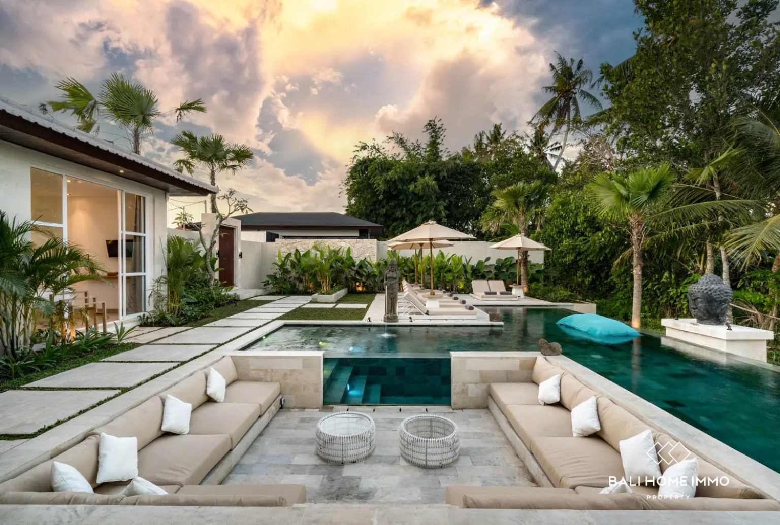4 Bedrooms Villa Beautiful Ricefield View in Ubud - RF8766