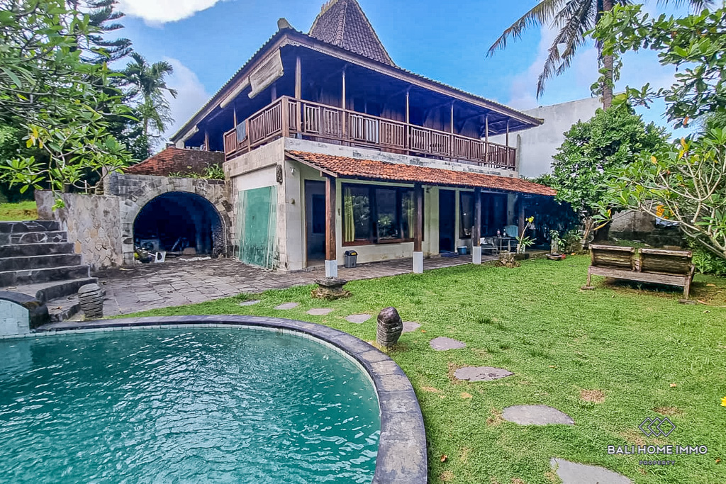 5 Bedroom Villa to Renovate for Sale Freehold in Bali Canggu Residential Side - RF941