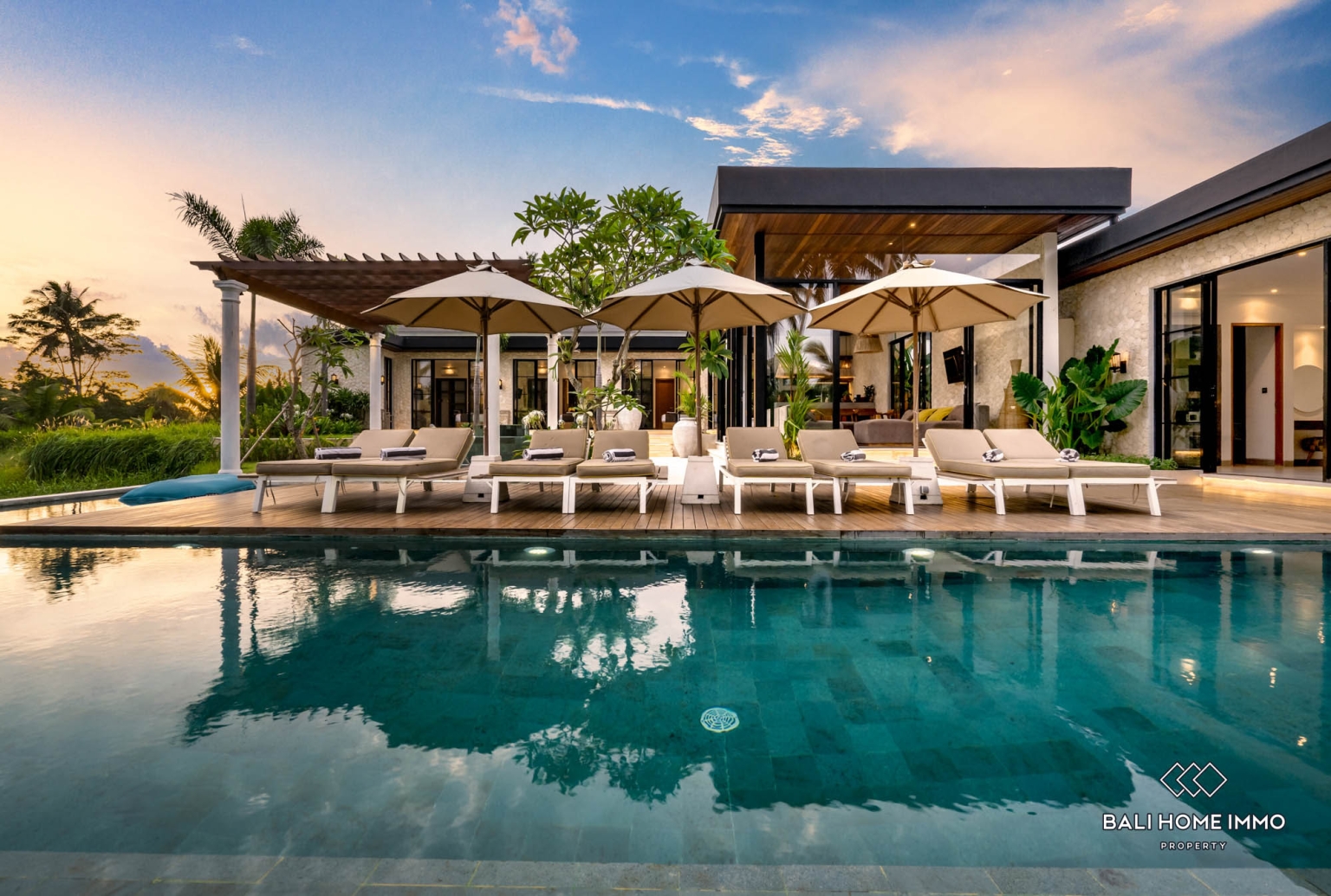 6 bedroom luxurious villa with ricefield and jungle view for sale leasehold in Ubud - RF9069