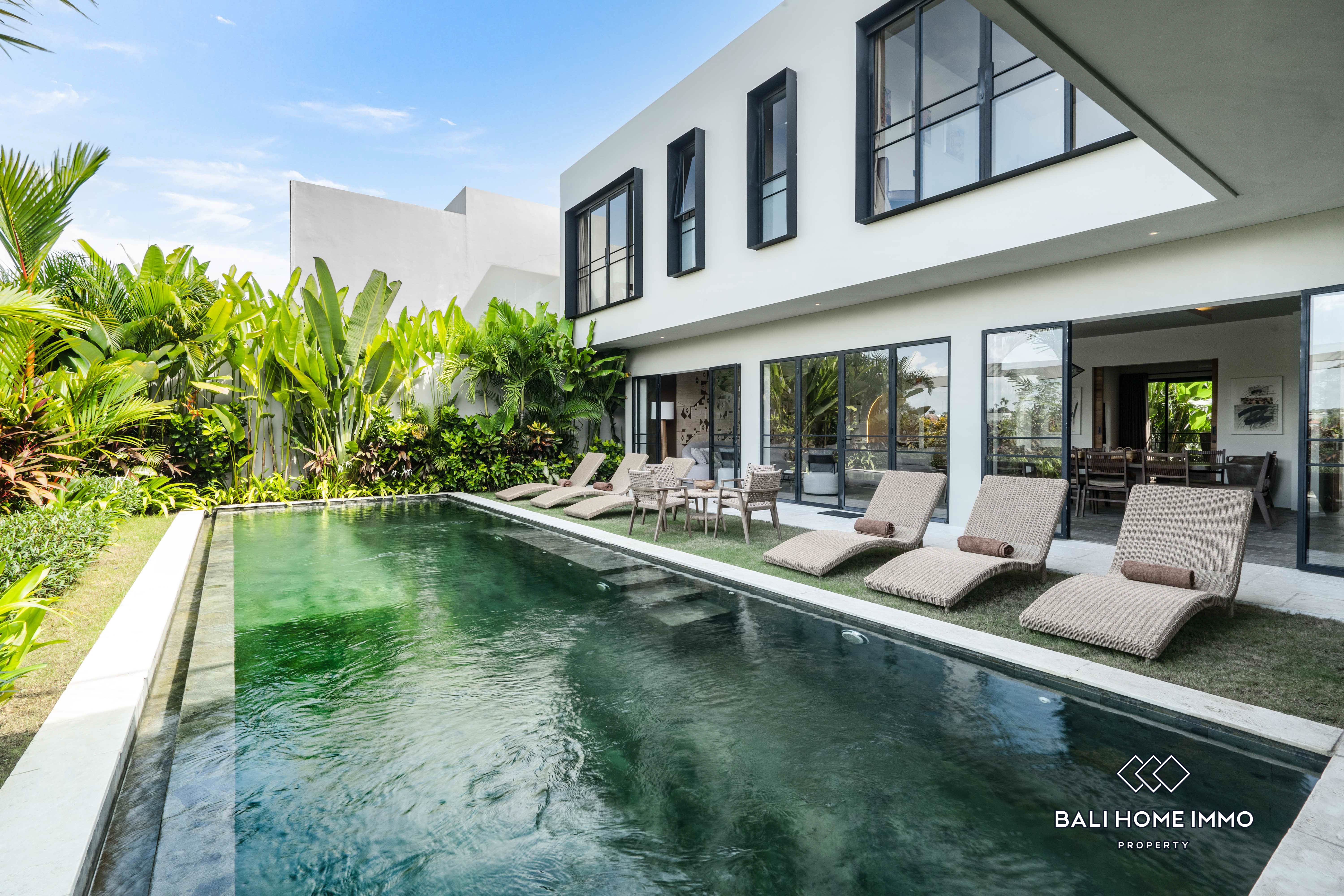 6 Bedroom Ricefield View Villa For Sale in Umalas - RF6006F