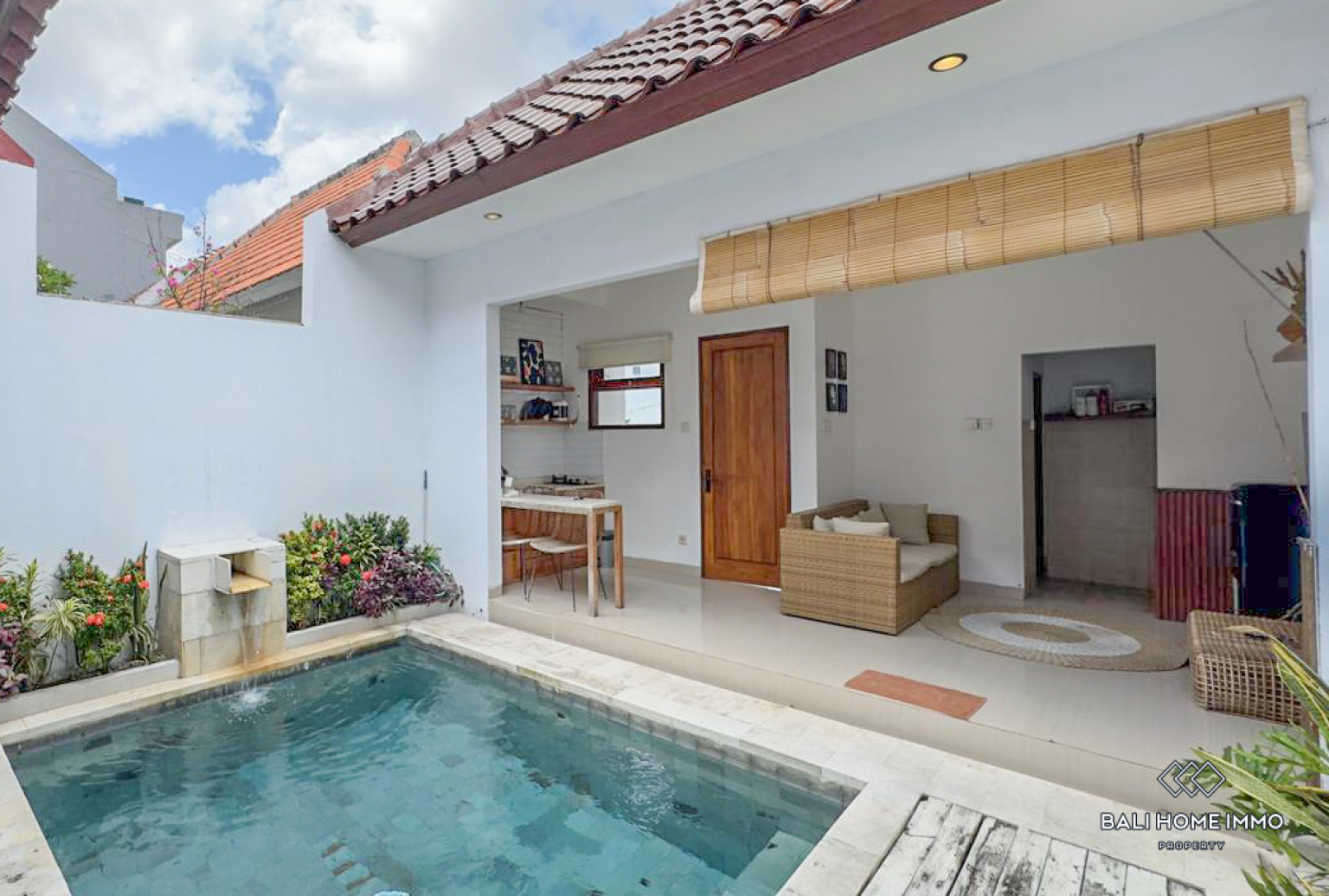Beautiful 2 Bedrooms villa for sale in Bali Canggu residential side - RF8579