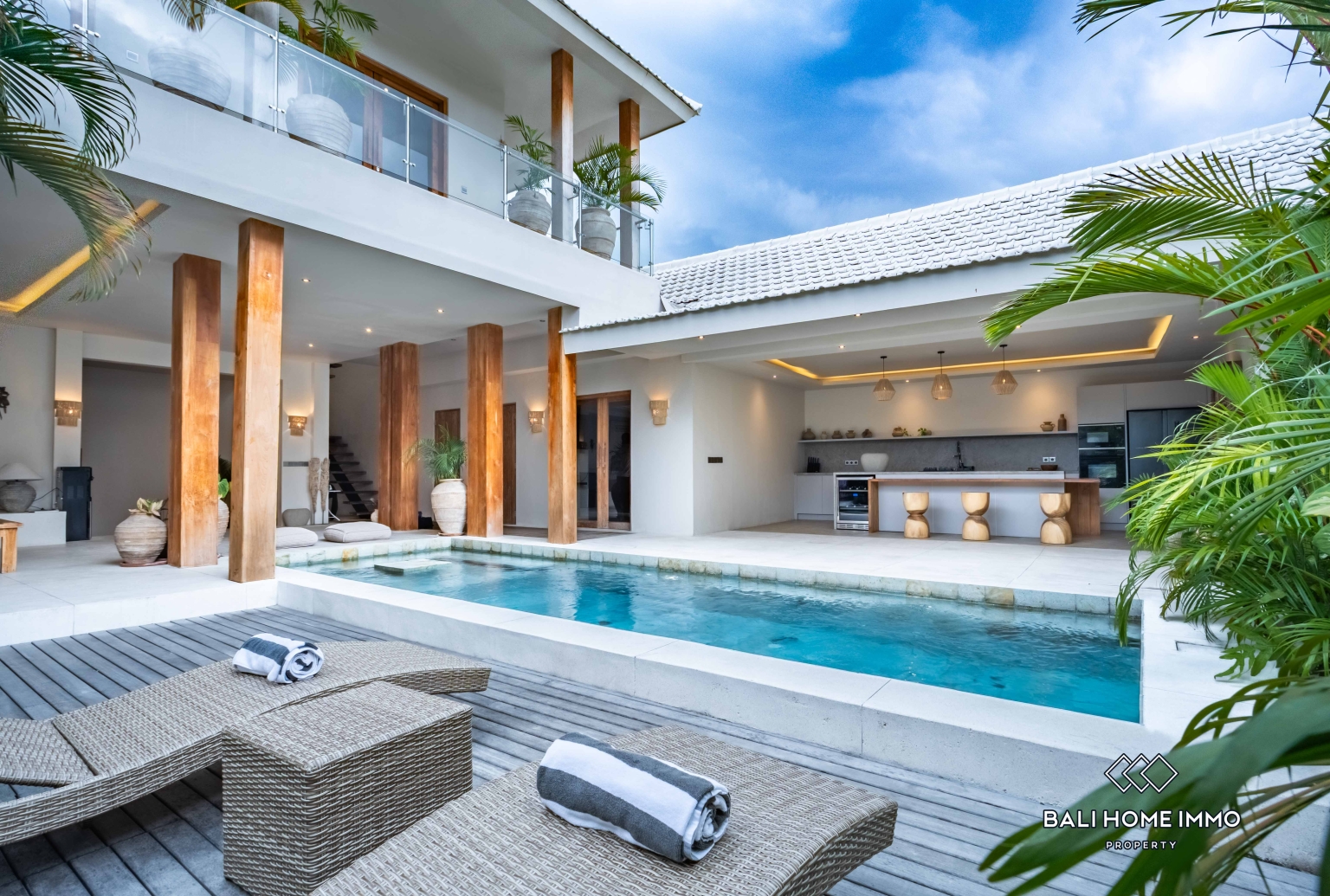 Beautiful 3 bedroom villa for sale leasehold in Bali Canggu Berawa - RF6731