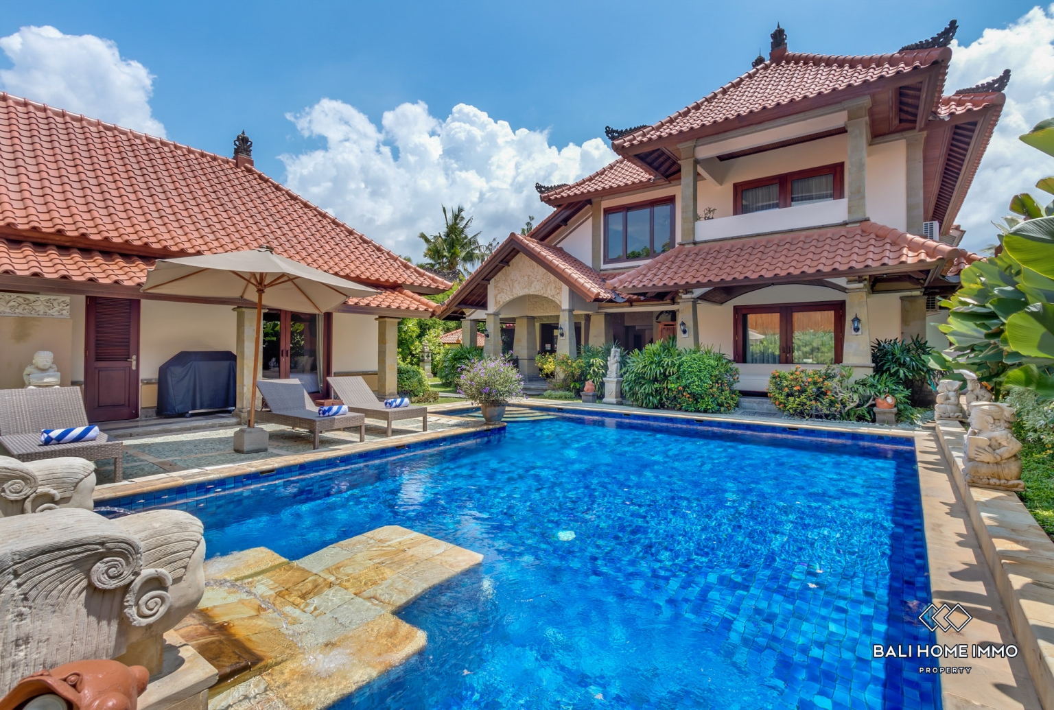 Beautiful 5 Bedrooms villa for sale Freehold in Bali Seminyak Oberoi - RF10420