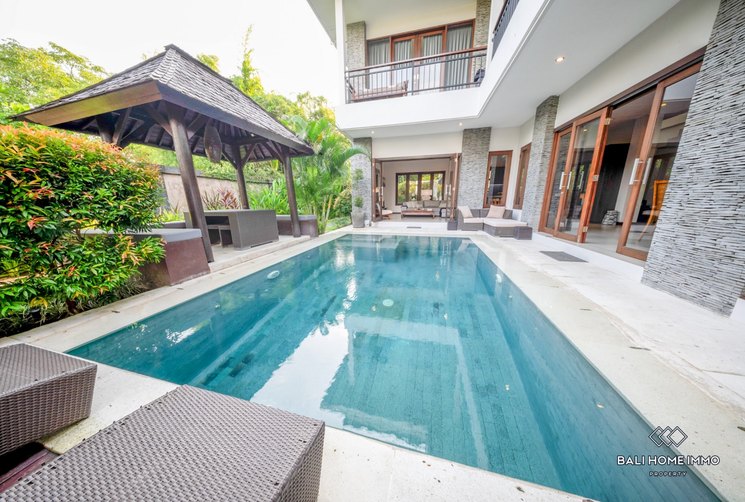 Beautiful 8 Bedrooms villa for sale Freehold in Bali Canggu Berawa - RF5336