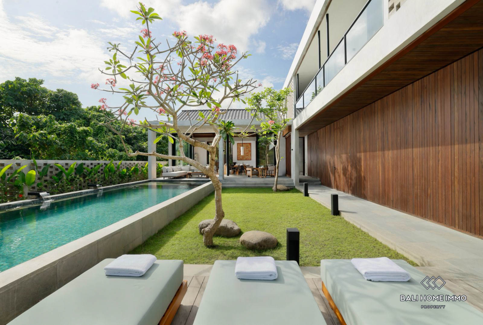 Brand new 7 bedroom luxury Villa for sale near Echo Beach Canggu - RF8440