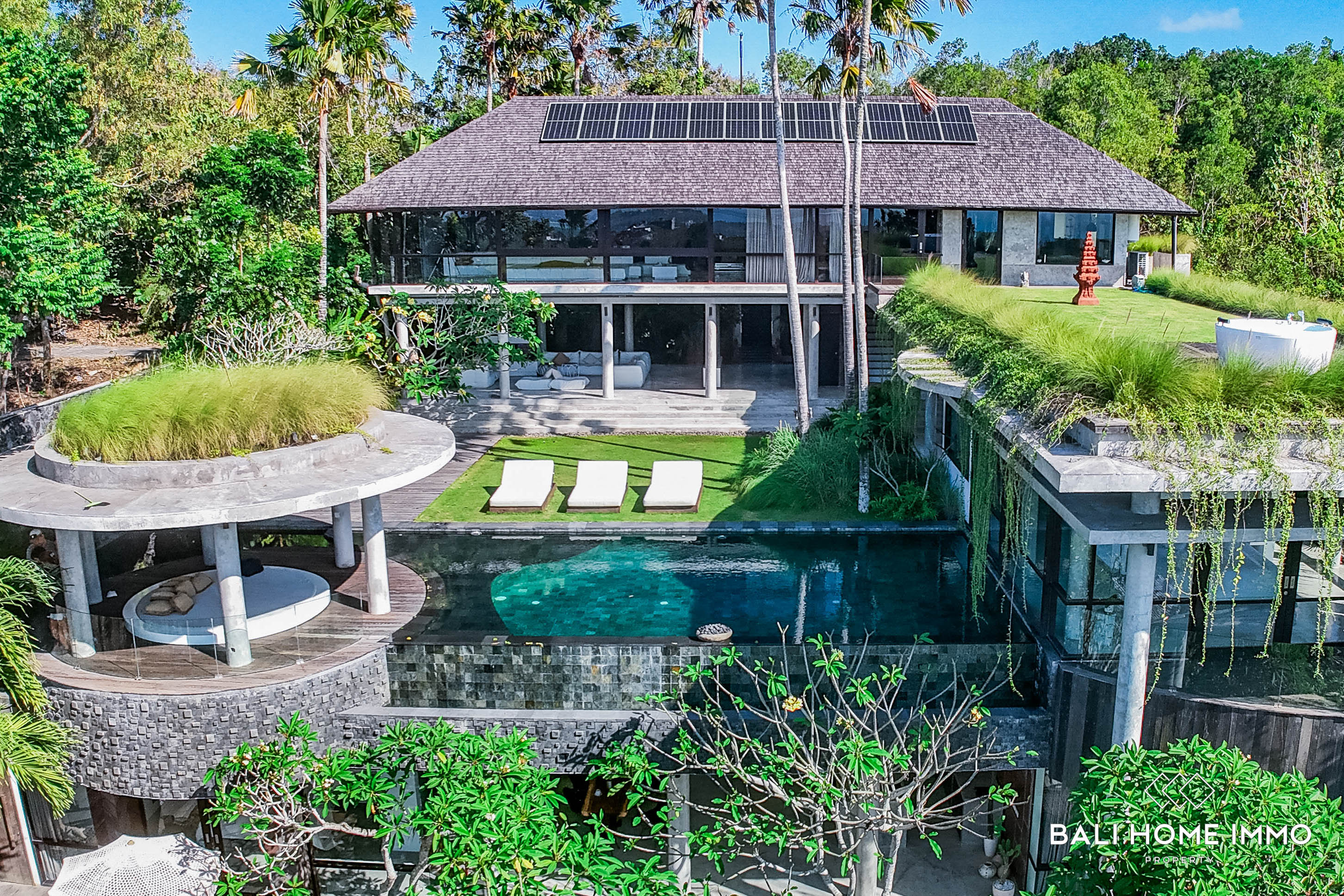 Luxurious 4 Bedrooms Villa with Spectacular View for Sale Freehold in Uluwatu Ungasan - Rf2355