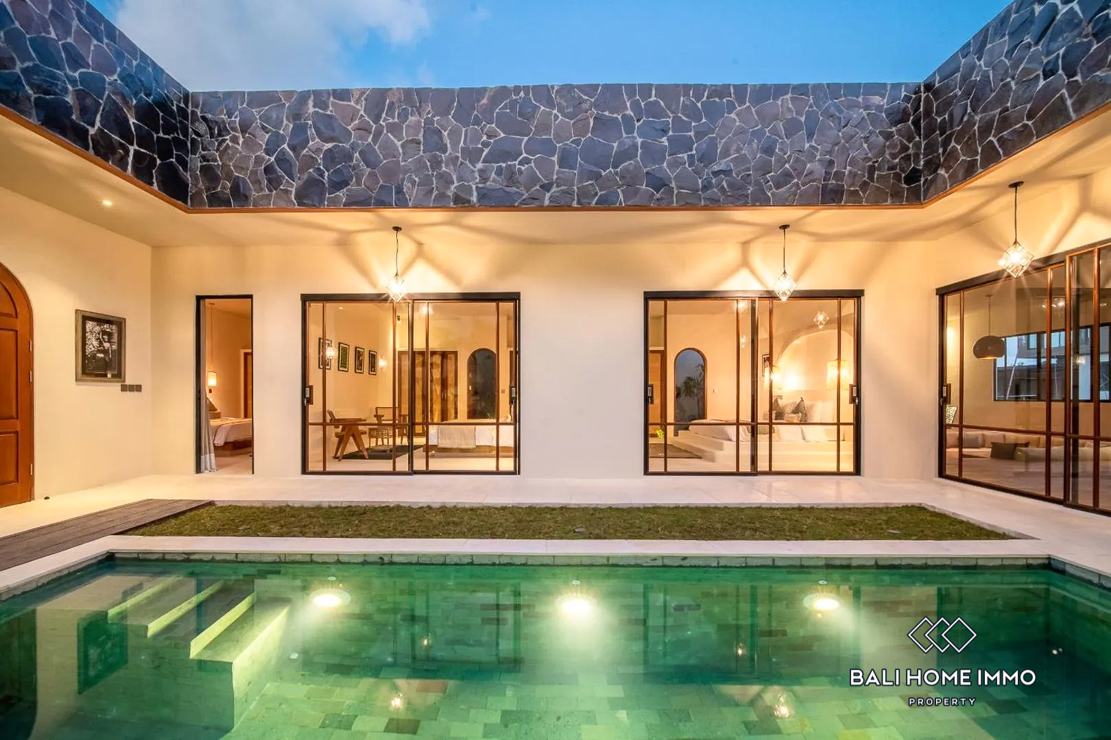 Mediterranean Tropical 3 Bedroom Villa For Sale in Bumbak Umalas - RF6006B