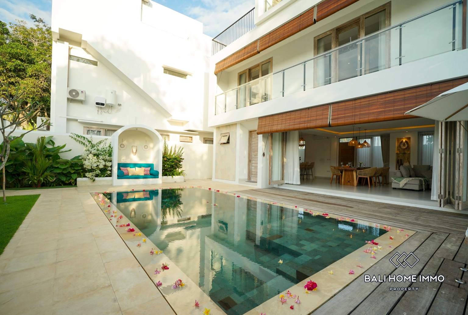 Modern Tropical 3 Bedroom Freehold Villa with Rooftop Jacuzzi Near Pandawa Beach - KT045A