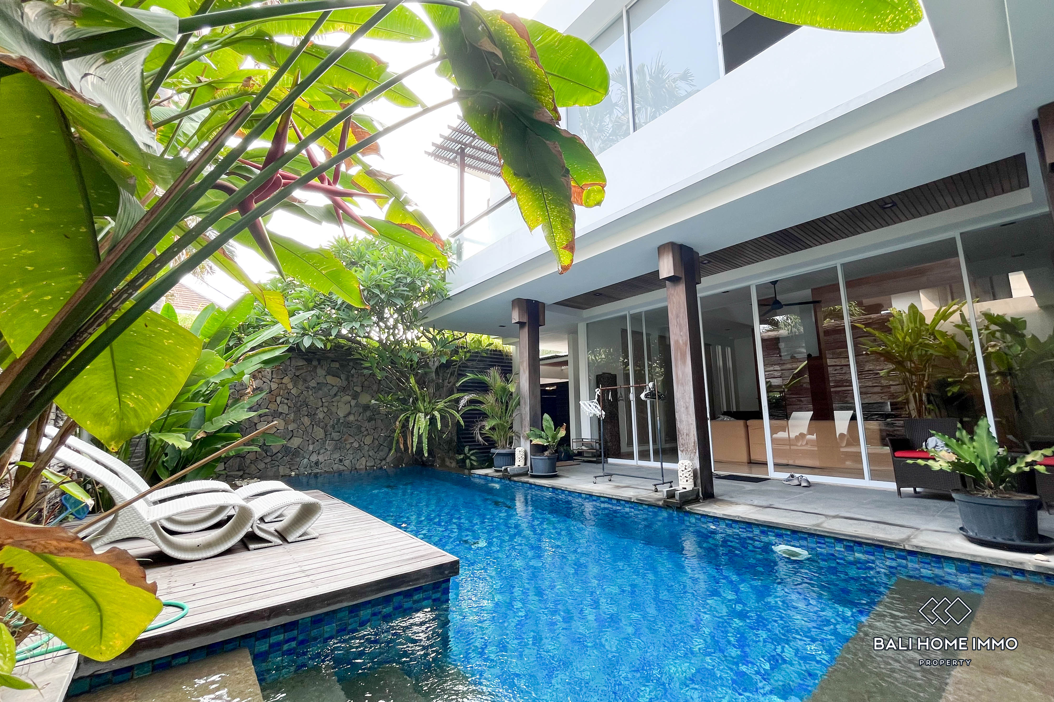 Spacious 4 Bedroom Modern Villa in Seminyak for Rent and Sale Freehold - JK023