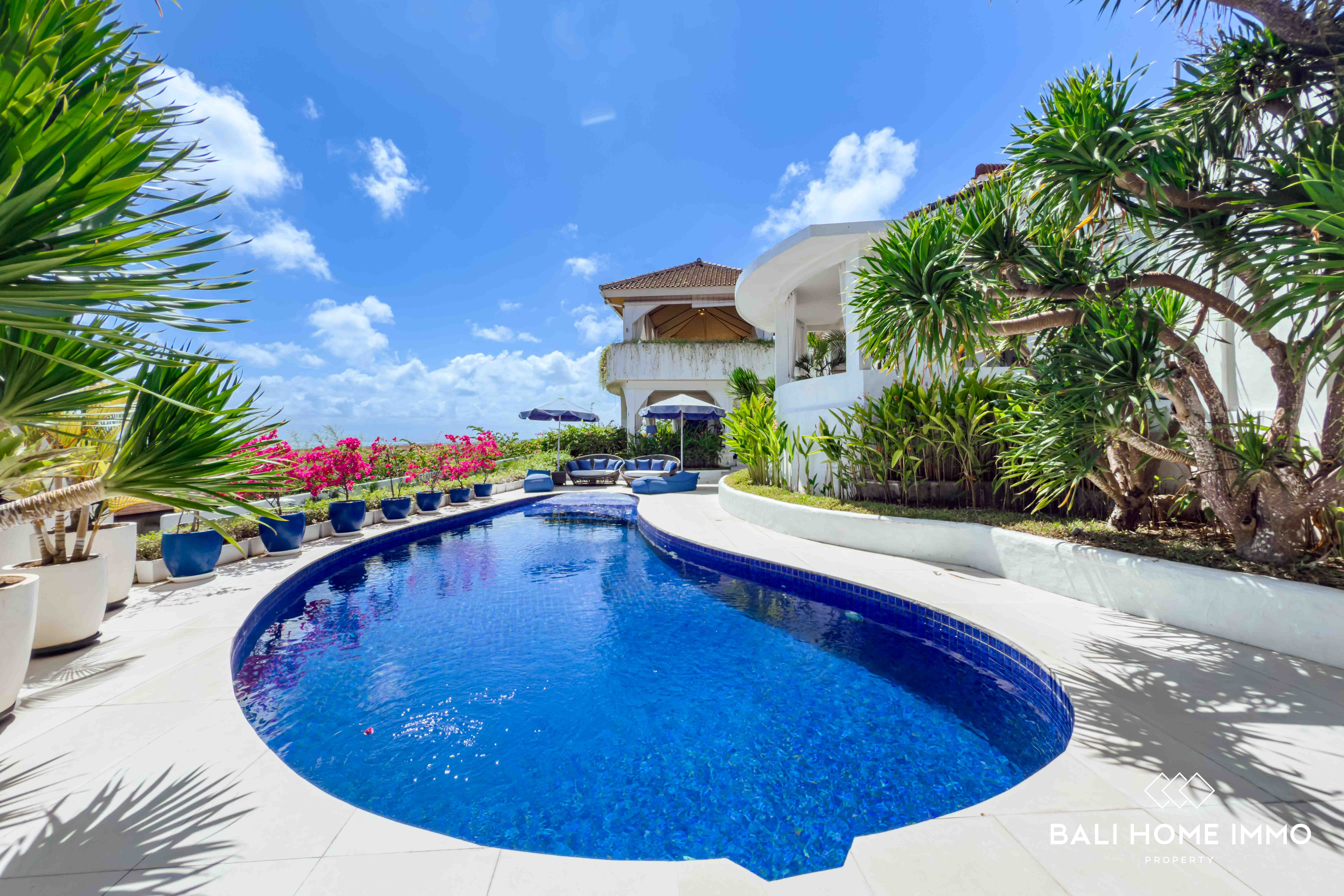 Stunning 5 Bedroom Villa for Sale with Breathtaking Ocean View in Prime Bingin