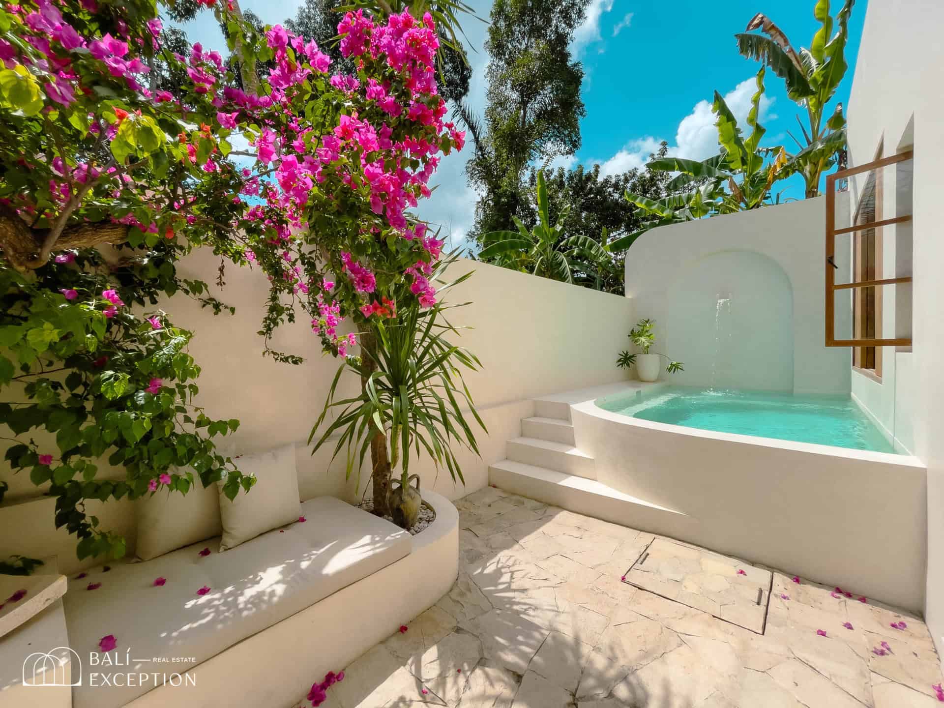 CONTEMPORARY 2 BEDROOM VILLA FOR SALE LEASEHOLD IN TUMBAK BAYUH PERERENAN BE-341