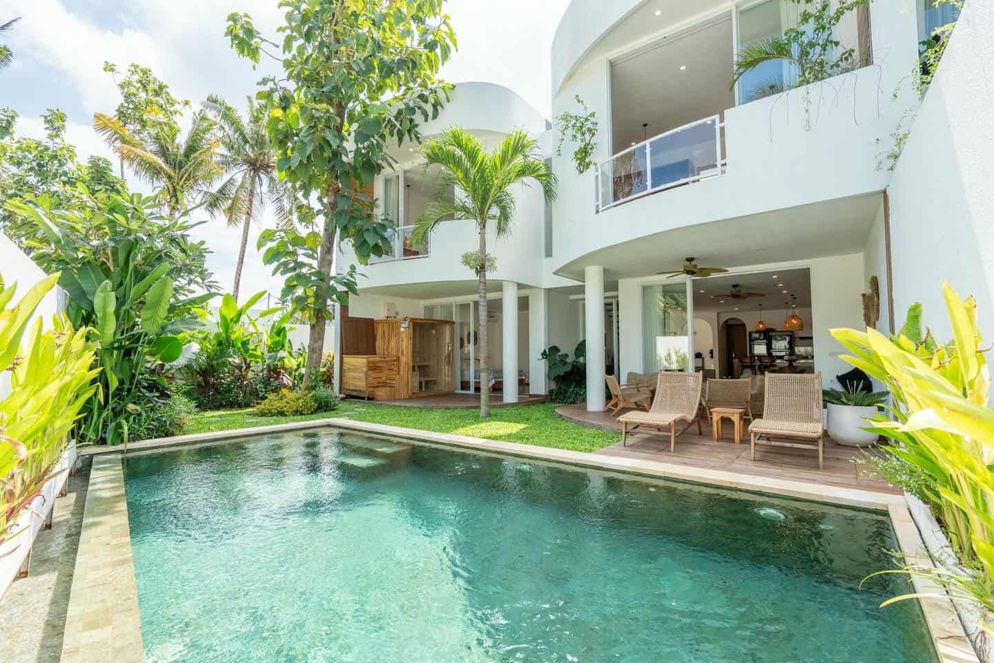 MODERN TROPICAL 3 BEDROOM VILLA FOR SALE LEASEHOLD IN KEDUNGU BE-644