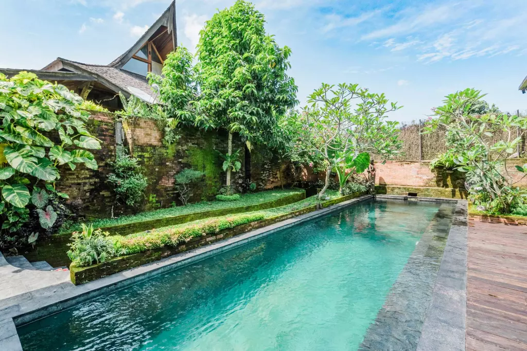 STUNNING 3 BEDROOM VILLA WITH RIVER AND JUNGLE VIEWS FOR SALE LEASEHOLD IN UBUD BE-706