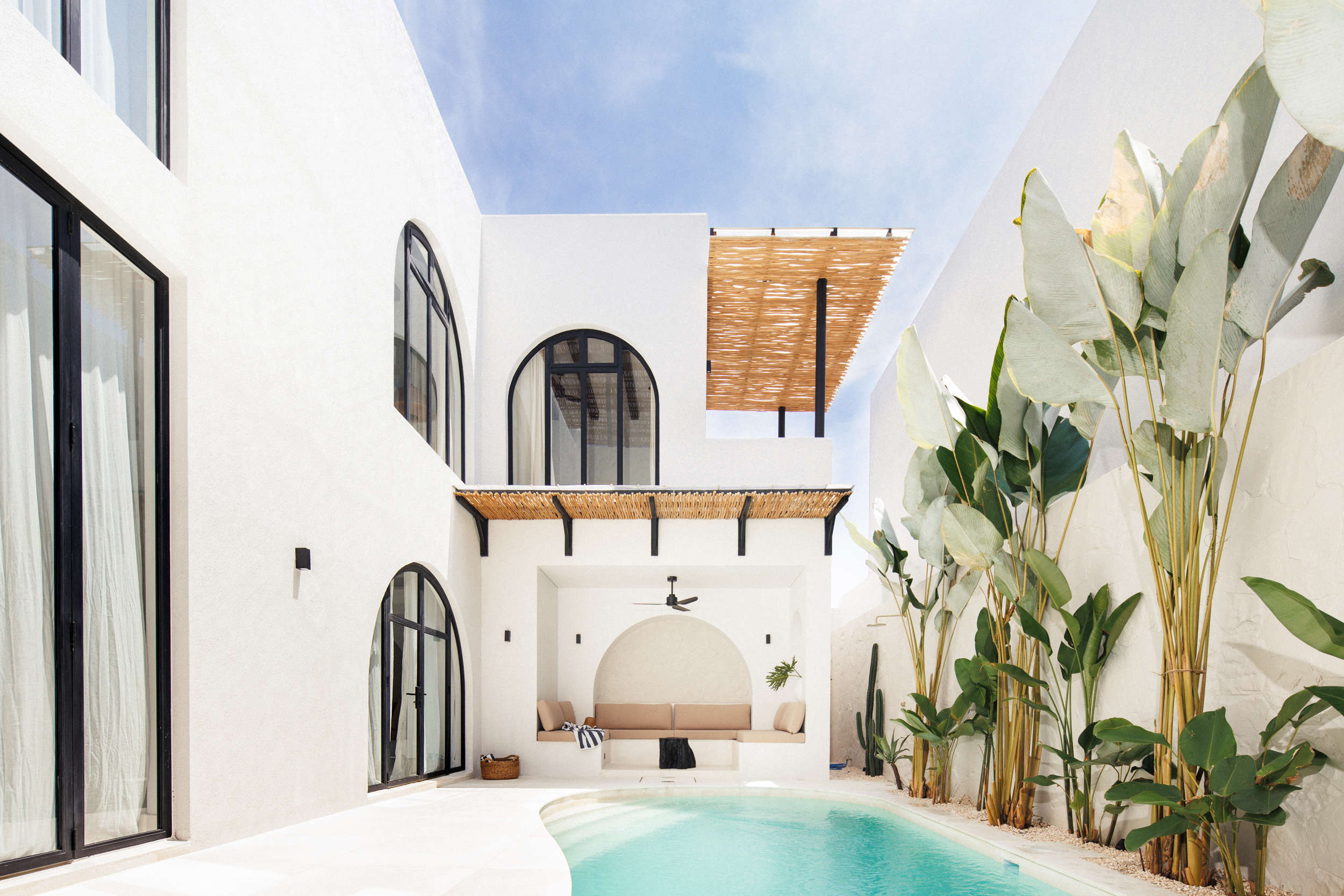MEDITERRANEAN STYLE 4 BEDROOM VILLA FOR SALE LEASEHOLD IN SESEH BE-739