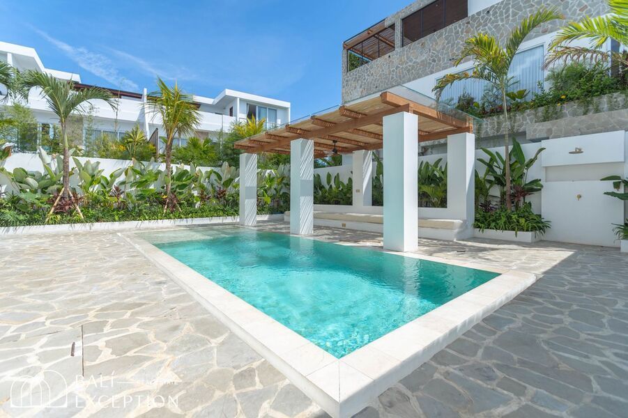 LUXURIOUS 4 BEDROOM VILLA WITH JACUZZI FOR SALE LEASEHOLD IN CEMAGI BE-712