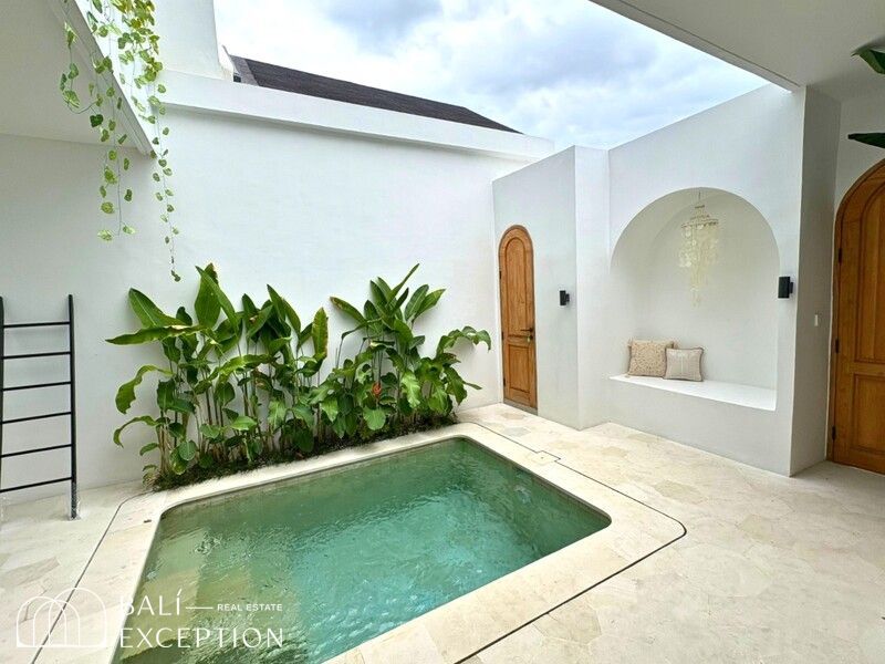 MEDITERRANEAN INSPIRED 2 BEDROOM VILLA IN FOR SALE LEASEHOLD IN PERERENAN BE-786